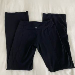 Lululemon mid rise black flare leggings size 6